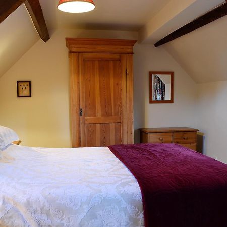 The Cot Villa Chalford Exterior photo