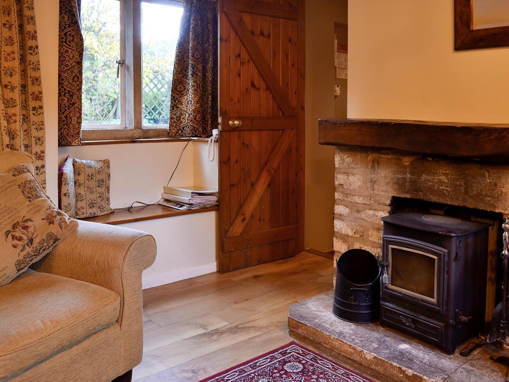 The Cot Villa Chalford Exterior photo